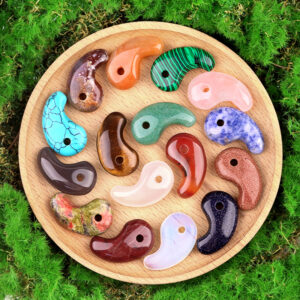 Customizable Semi-Precious Stone Kidney-Shaped Beads - Manufacturer-Direct with OEM/ODM Service for Jewelry Making, Fashion, and Retail Markets Natural crystal magatama pendant